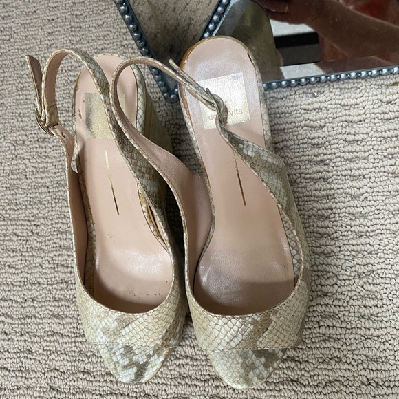 Dolce Vita Gold Platform wedges - Picture 3 of 5